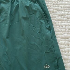 Alo Green large 7 inch shorts - brand new never wore